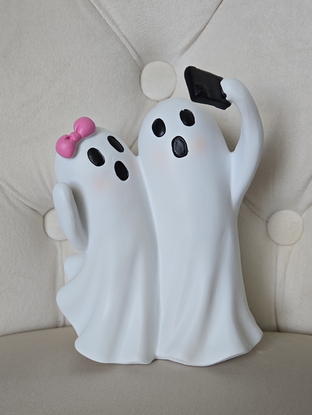 Michaels'e Ashland Halloween 2025 White Ghost Couple Taking A Selfie, NWT